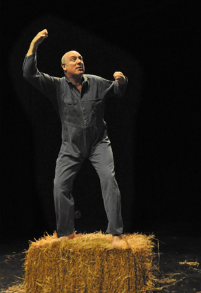 Guy Masterson in Animal Farm (image: Bob Paisley)